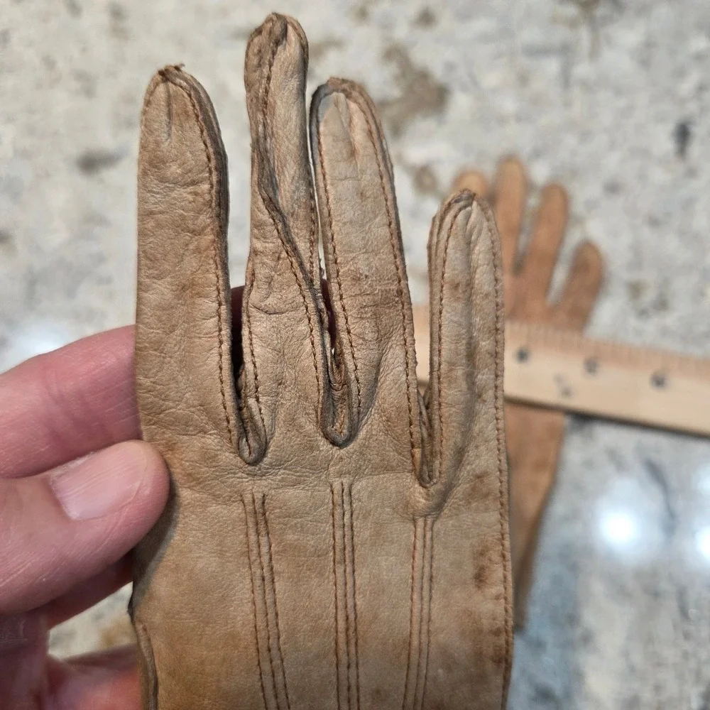 Vintage Kids Tan Leather Button Wrist Gloves Three Point Stitching 7 Inch
